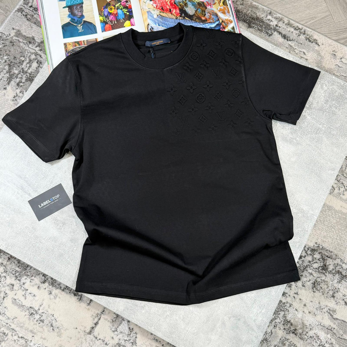 LVE SHOULDER PRINT TEE - BLACK