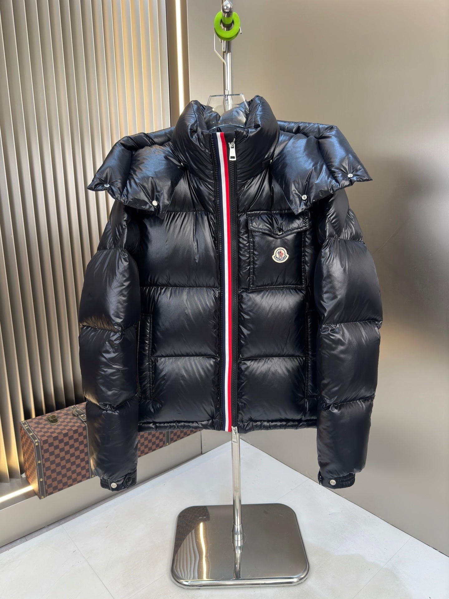 (PRE ORDER) MNCLR STRIPE COAT-BLACK