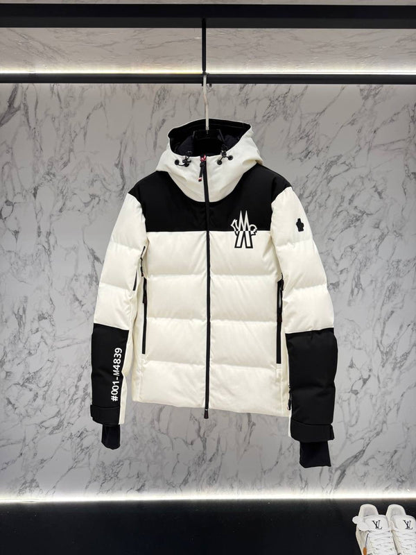 (PRE ORDER) MNCLR SKI COAT