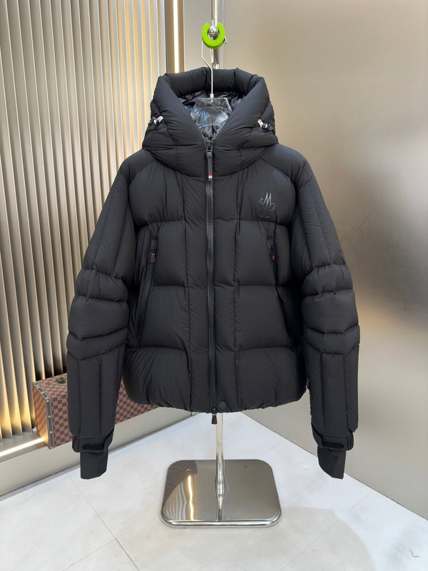 (PRE ORDER)MNCLR COAT BLACK