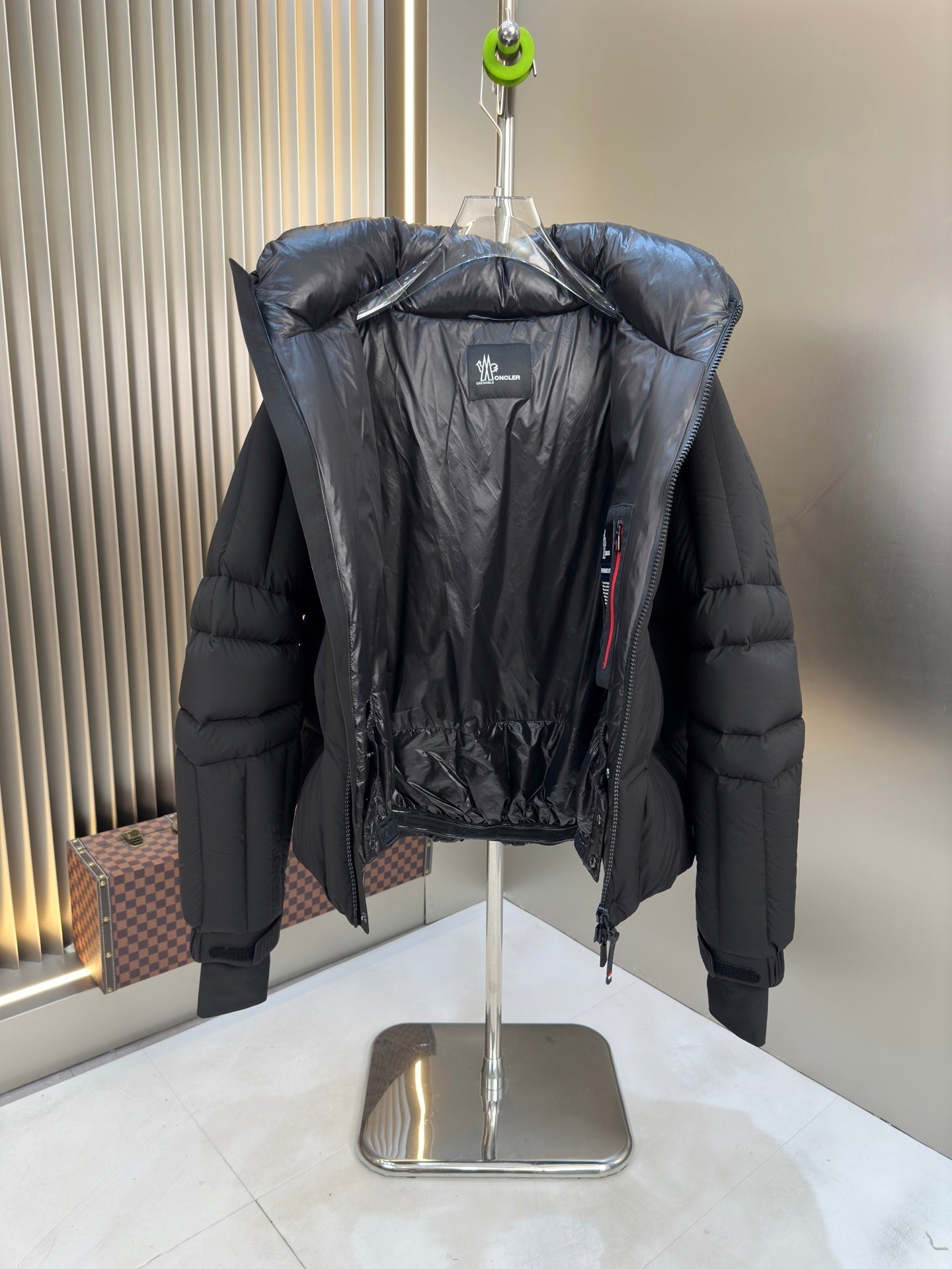 (PRE ORDER)MNCLR COAT BLACK