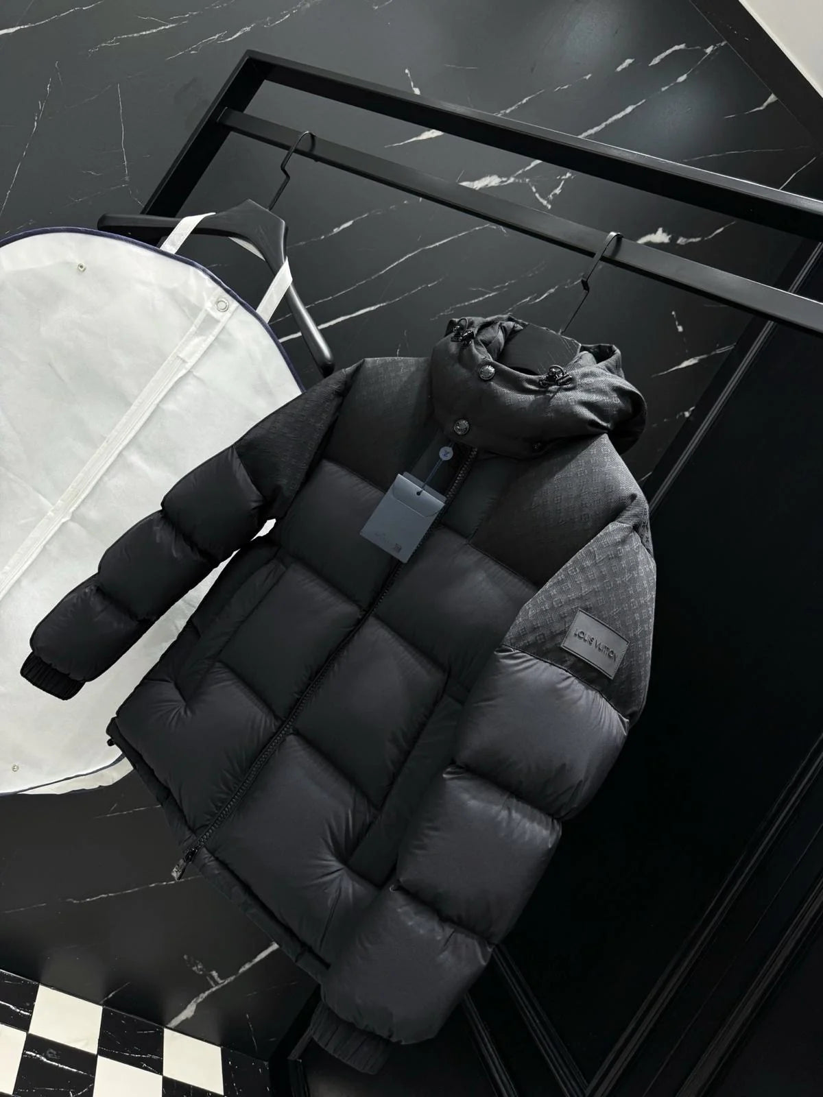 (PRE ORDER) LVE COAT BLACK