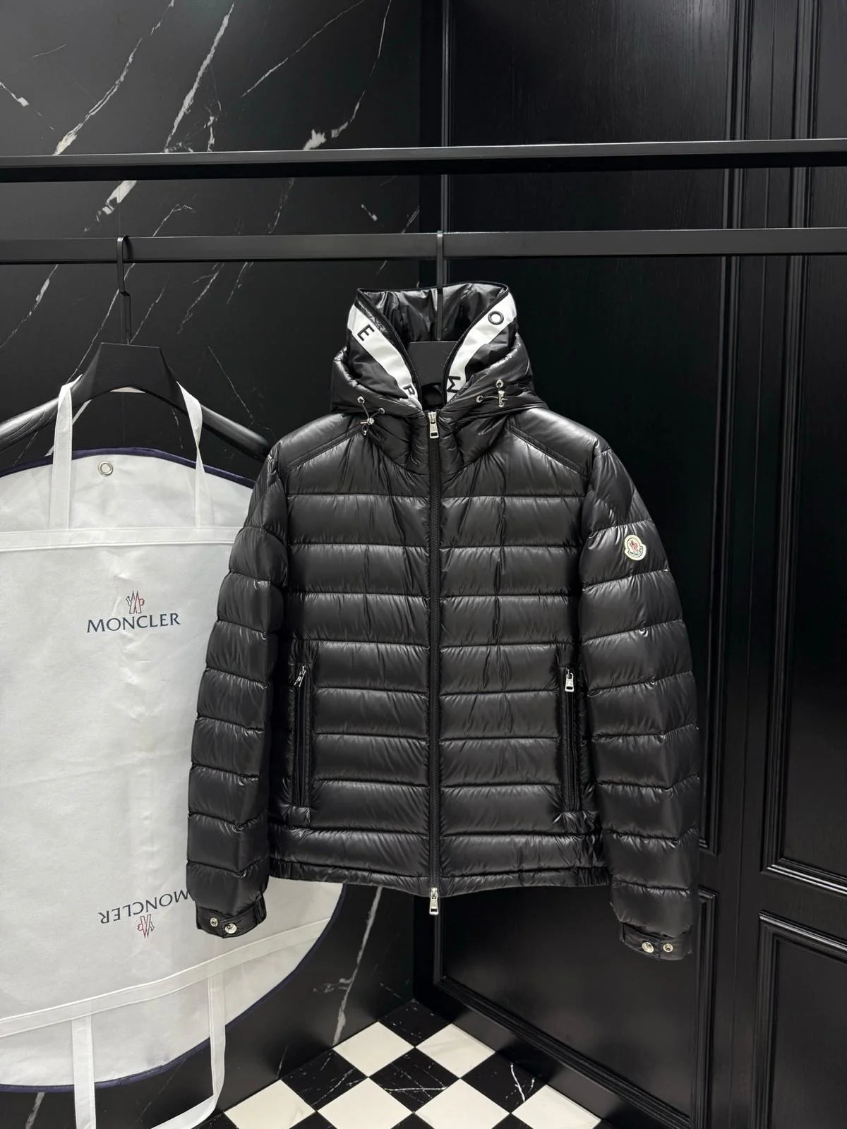 (PRE ORDER) MNCLR COAT BLACK
