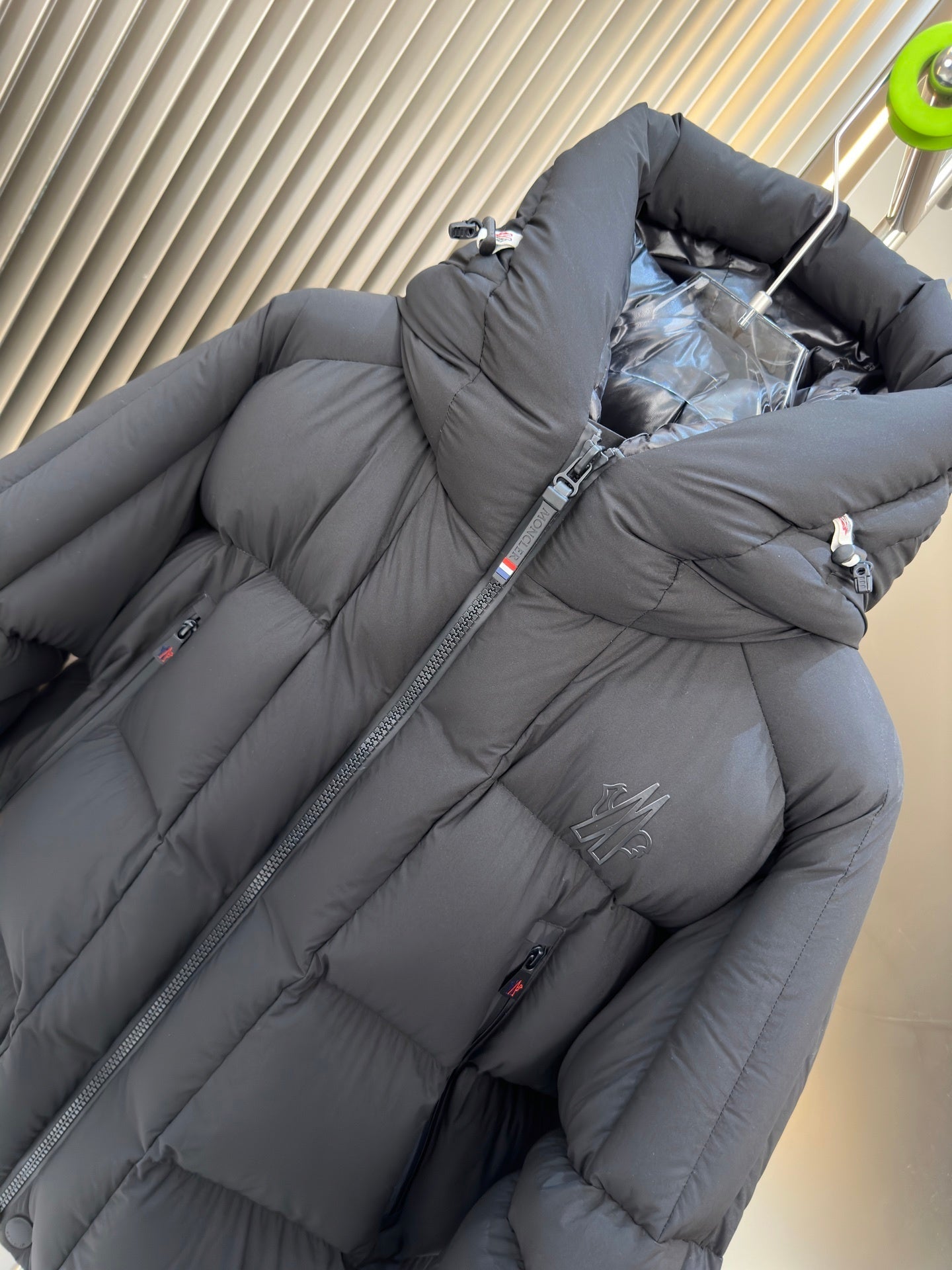 (PRE ORDER)MNCLR COAT BLACK