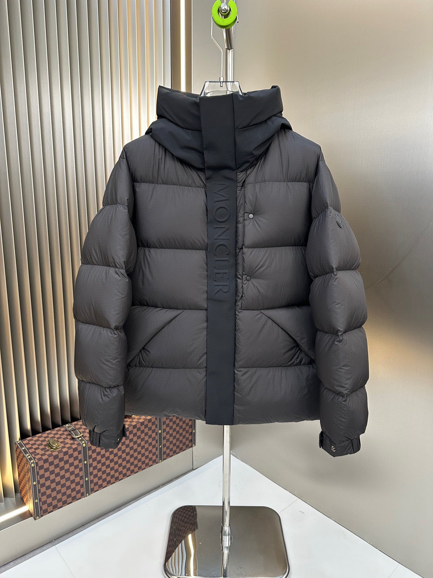 (PRE ORDER) MNCLR COAT DARK GREY
