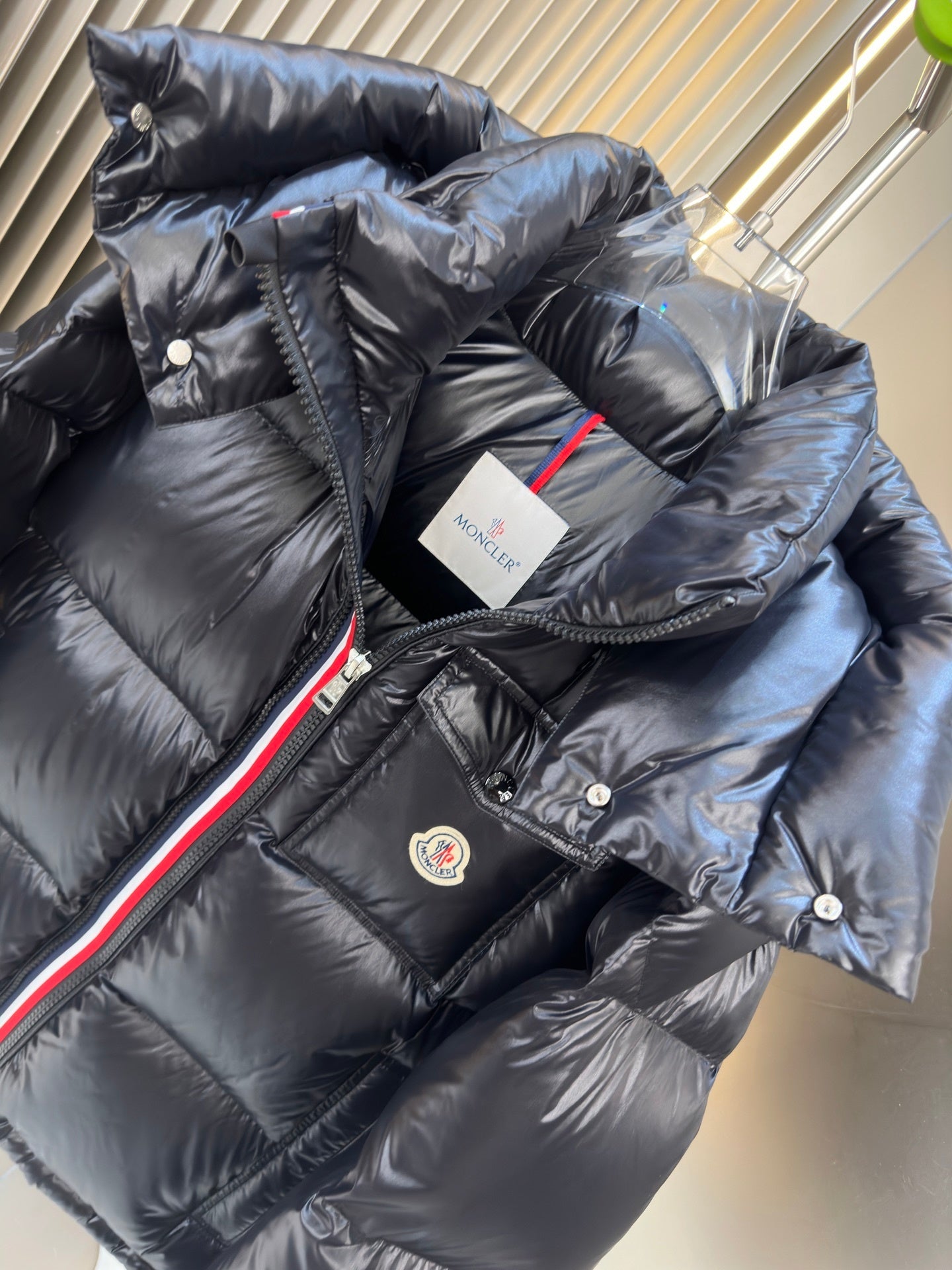 (PRE ORDER) MNCLR STRIPE COAT-BLACK