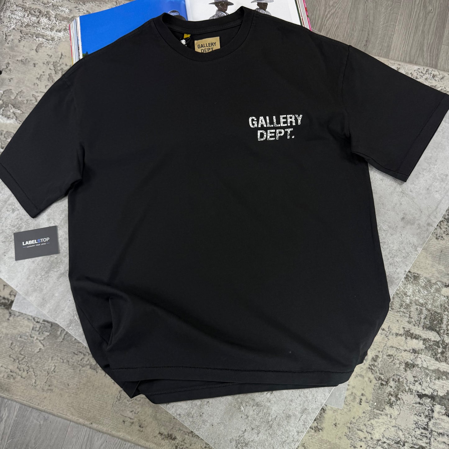 GALLERY TEE-BLACK