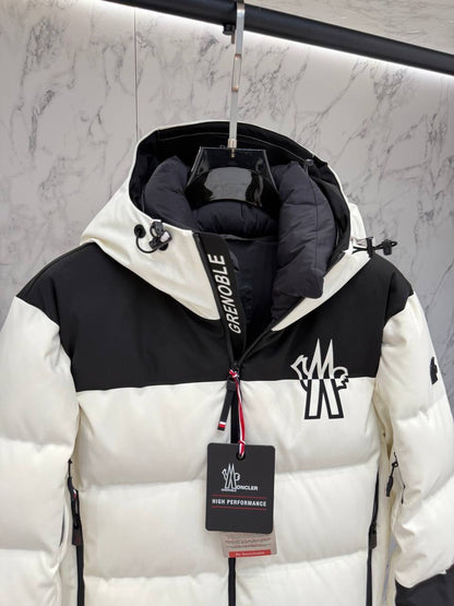 (PRE ORDER) MNCLR SKI COAT
