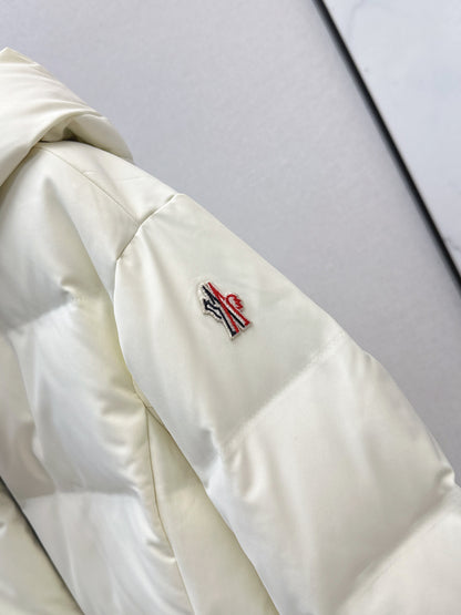 PRE ORDER WOMENS MNCLR COAT