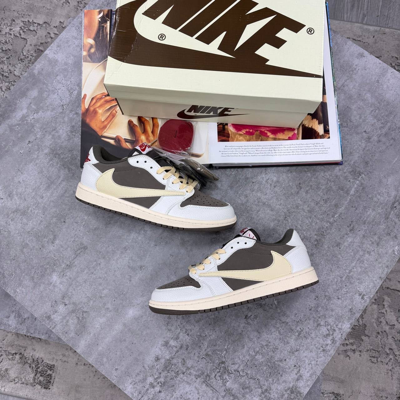 NI X TS JORDAN 1-REVERSE MOCHA
