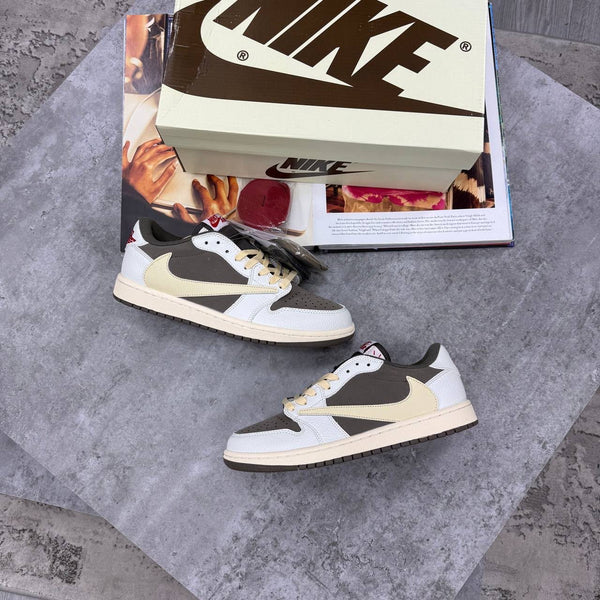 NI X TS JORDAN 1-REVERSE MOCHA