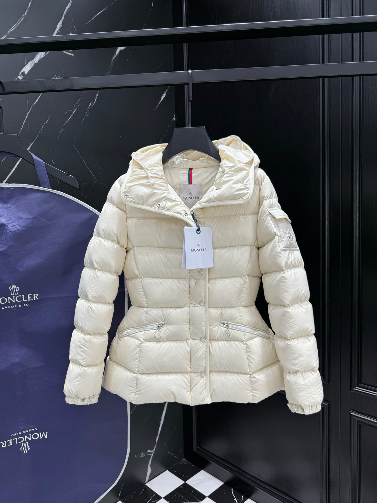 PRE ORDER WOMENS MNCLR COAT