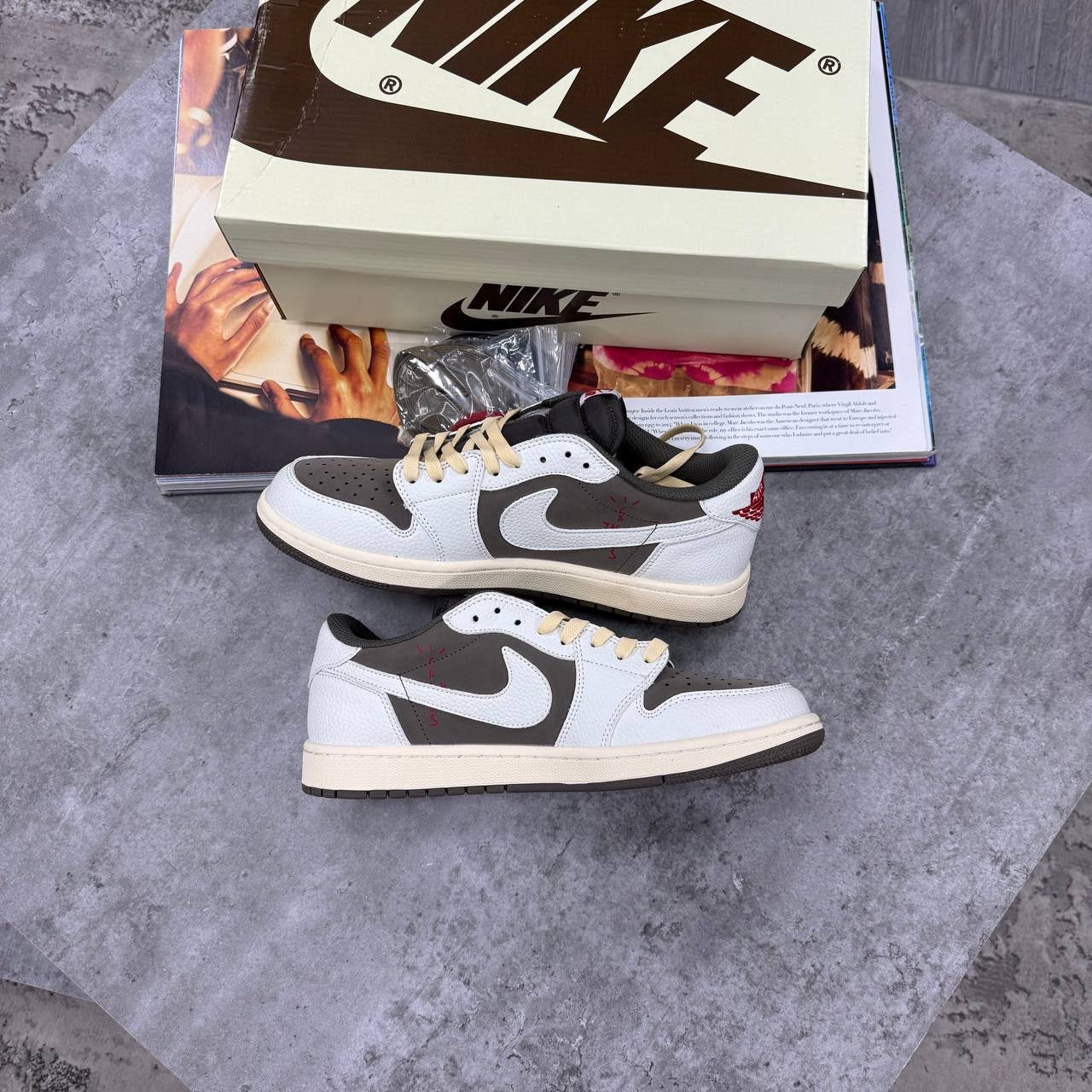 NI X TS JORDAN 1-REVERSE MOCHA
