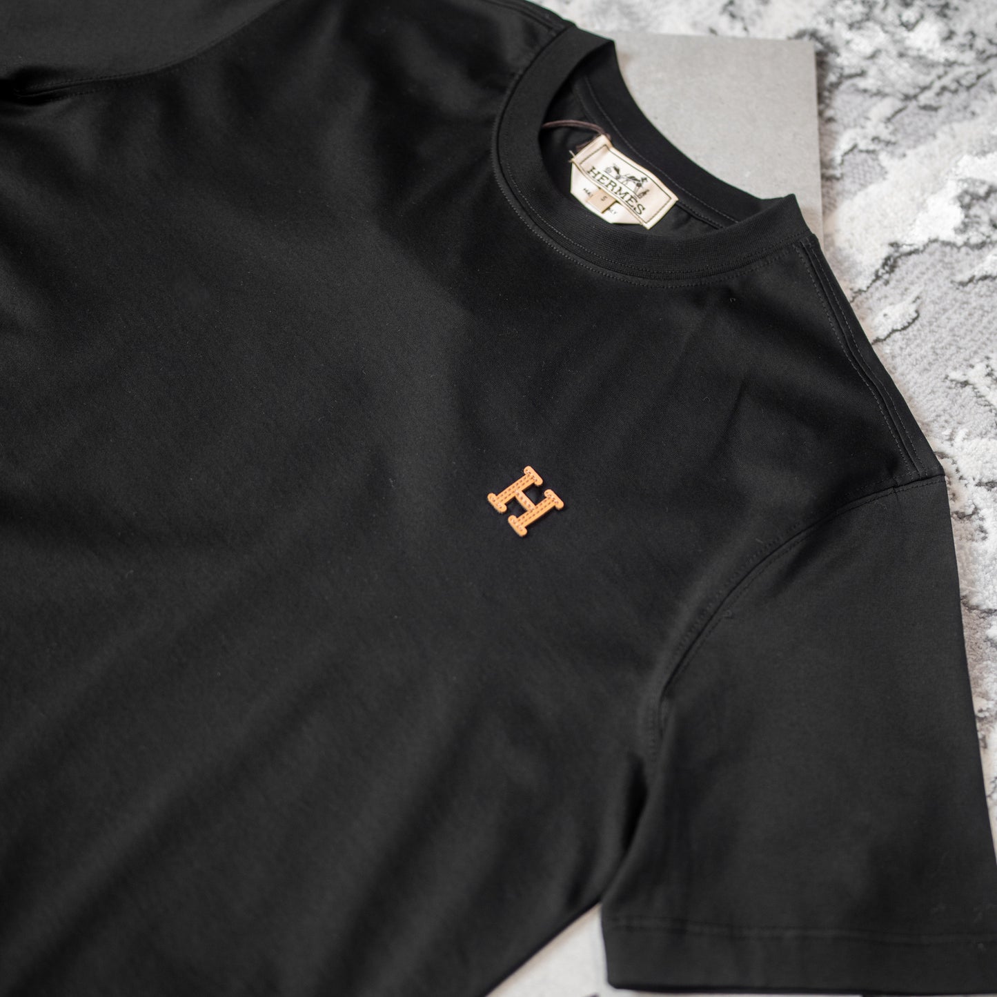 HRMES TEE-BLACK