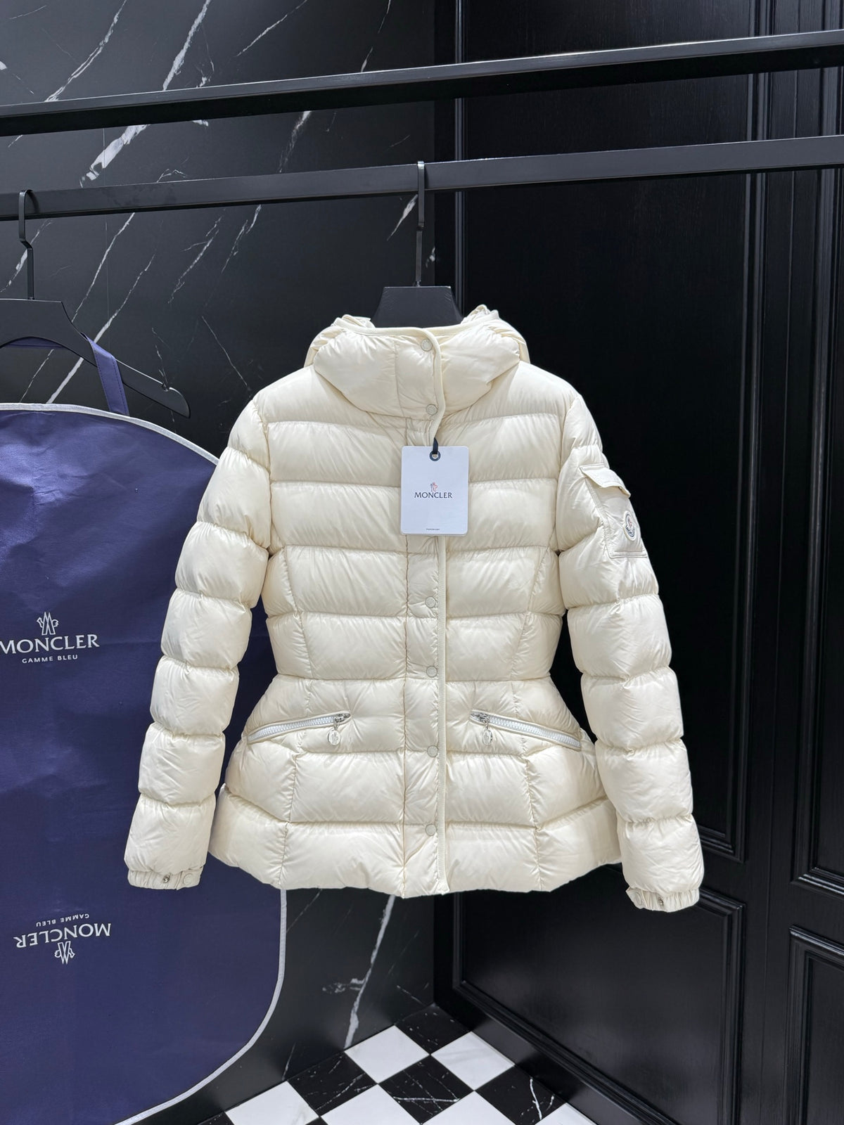 PRE ORDER WOMENS MNCLR COAT